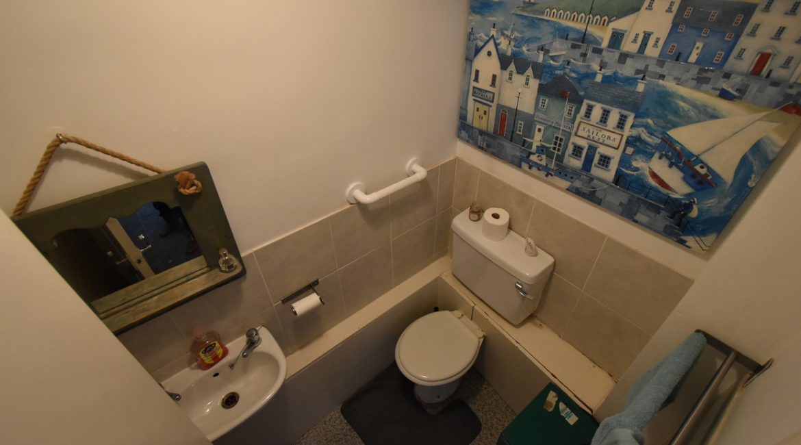 83 Stonehouse Terrace Bathroom(11)